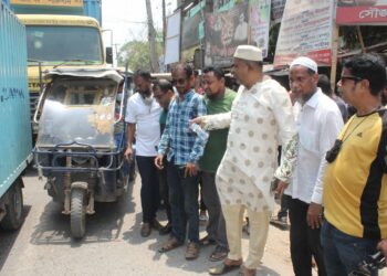 “ ফতুল্লায় মডেল রিপোর্টার্স ক্লাবে”র পক্ষে বিশুদ্ধ পানি ও স্যালাইন বিতরন