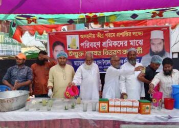 অসহনীয় তীব্র গরমে ২য় দিনেও সুপেয় পানি নিয়ে অটোরিক্সা চালক শ্রমিক ইউনিয়ন