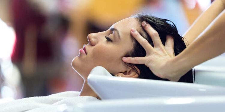 ঈদের আগে নিজেই করুন ‘হেয়ার স্পা’