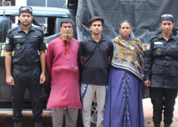 র‌্যাবের অভিযানে মানব পাচার চক্রের মূলহোতা’সহ গ্রেফতার ২