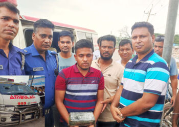 সোনারগাঁয়ে অ্যাম্বুলেন্সের অক্সিজেন সিলিন্ডারে মাদক পাচার, গ্রেফতার-১