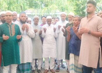 প্রয়াত নেতাদের কবর জিয়ারত করলেন নবনির্বাচিত চেয়ারম্যান কালাম