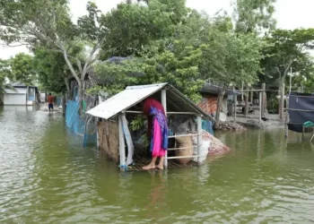 যে ১৫টি ‘জলবায়ু ঝুঁকি’তে আছে বাংলাদেশ