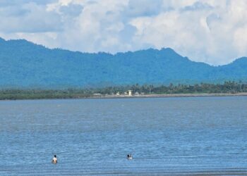 মিয়ানমার সীমান্তে বিমান হামলা, থামছে না গোলার বিকট শব্দ