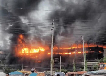 গাজী টায়ারসে লুটপাট, অগ্নিসংযোগ : ১৭৬ জন নিখোঁজ