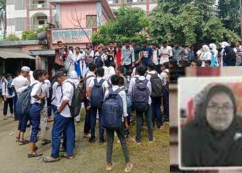 হরিহরপাড়া উচ্চ বিদ্যালয়ের প্রধান শিক্ষিকার পদত্যাগের দাবীতে শিক্ষার্থীদের বিক্ষোভ