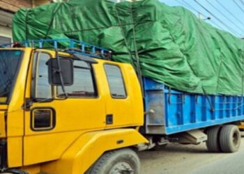 আদমজী ইপিজেডের ১৫ ট্রাক মালামাল ছিনিয়ে নিলো যুবদল নেতা সাহেদ