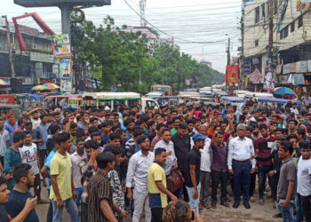 জনি টেক্সটাইলের পোশাক শ্রমিকদের বিক্ষোভ