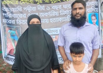 সিদ্ধিরগঞ্জে আব্দুল্লাহ হত্যার বিচার চেয়ে ঘুরে বেড়াচ্ছেন পিতা-মাতা!