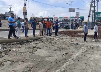 সোনারগাঁয়ে সড়ক ও জনপদের জায়গা ও ড্রেন ভরাট করে দখলের অভিযোগ