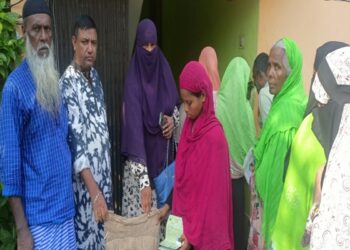 বন্দরের মৃধাবাড়ি থেকে ১৫ টাকা ধরে চাল বিতরন