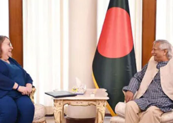 প্রধান উপদেষ্টার সঙ্গে মার্কিন চার্জ দ্য অ্যাফেয়ার্সের সাক্ষাৎ