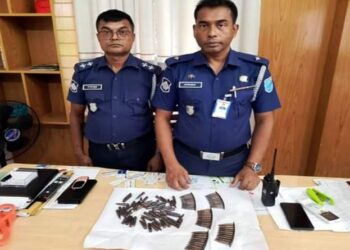 আড়াইহাজার থানা লুটপাটের ঘটনায় পানির নিচ থেকে ১০৫ রাউন্ড গুলি উদ্ধার