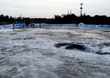 সোনারগাঁয়ে প্রশাসনকে বৃদ্ধাঙ্গুলি দেখিয়ে সরকারি হালট দখল করে বালু ভরাট