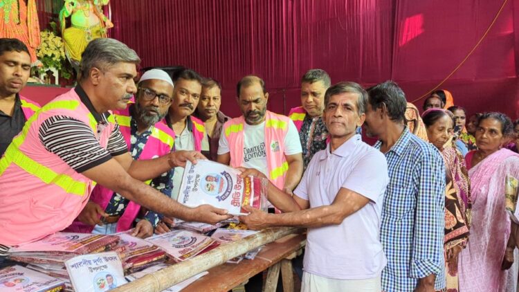 দুস্থ সনাতন ধর্মাবলাম্বী পরিবারে মাঝে টিম খোরশেদের উপহার