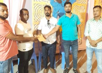 ইসদাইরে পুজা মন্ডপে বিএনপি নেতা উজ্জলের আর্থিক অনুদান