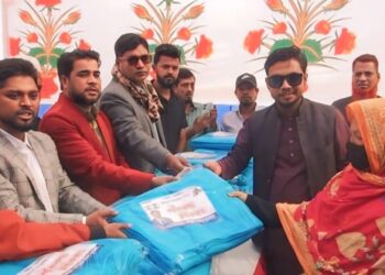 ফতুল্লায় যুবদল নেতা রুবেল হোসেনের উদ্যোগে শীতার্তদের মাঝে কম্বল বিতরণ