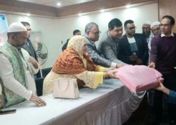 সোনারগাঁয়ে নাগরিক সমাজের উদ্যোগে শীর্তাতদের মাঝে কম্বল বিতরন