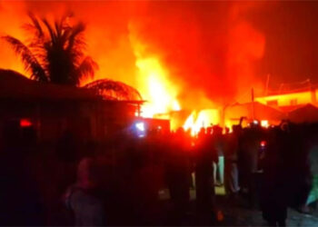 ফতুল্লায় পলি কারখানায় আগুন