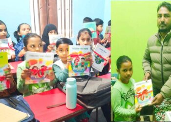 ফতুল্লায় আতিফ ইন্টারন্যাশনাল স্কুলে নতুন বই বিতরন