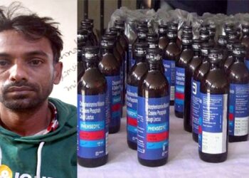 ফতুল্লায় ১২০ বোতল ফেন্সিডিলসহ মোক্তার আটক