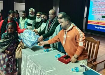 এম আর সাংস্কৃতিক একাডেমীর শীতবস্ত্র বিতরন ও সাংস্কৃতিক অনুষ্ঠান অনুষ্ঠিত