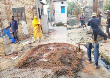 ইসদাইরে রাস্তা বন্ধ করে ভবন নির্মান কাজ