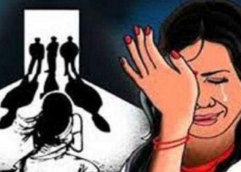 ফতুল্লায় স্বামীর নির্যাতনের ভিডিও দেখিয়ে স্ত্রীকে সংঘবদ্ধ ধর্ষণ