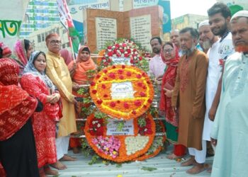 মহান মুক্তিযুদ্ধে নিহত শহীদদের স্মরণে নারায়ণগঞ্জ মহানগর বিএনপির শ্রদ্ধাঞ্জলি