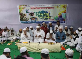 ফতুল্লায় বিশিষ্ট ব্যক্তিদের সম্মানে মনির হোসেন কাসেমীর ইফতার মাহফিল