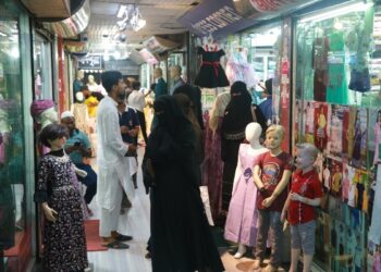 নগরীর শপিংমলগুলোতে বাড়তে শুরু করেছে ক্রেতাদের উপস্থিতি