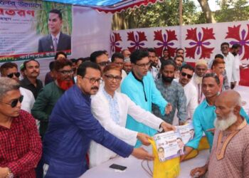 কাশীপুরে শ্রমিক দলের ঈদ সামগ্রী বিতরন 