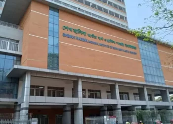 তল্লায় গ্যাসের লিকেজ থেকে বিস্ফোরণ, স্বামী-স্ত্রী-সন্তান দগ্ধ