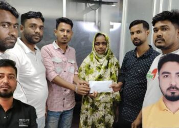 অসুস্থ হাসিনা বেগমের পাশে বিএনপি নেতা উজ্জ্বল ও সম্রাট