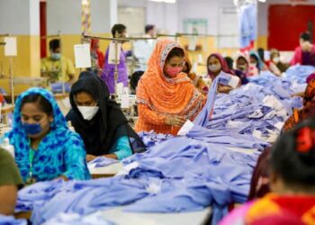 বাংলাদেশের পোশাক শিল্পে বড় ধাক্কা, সুবিধা পাবে ভারত: রয়টার্স