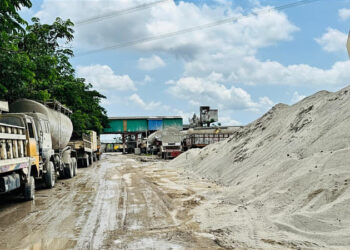 বন্দরে দূষণ‌বি‌রোধী অ‌ভিযা‌নে বসুন্ধরা ইন্ডাস্ট্রিয়ালকে ২ লাখ টাকা জরিমানা