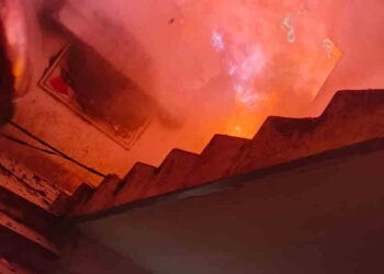 দেওভোগে হাকিম মার্কেটে আগুন