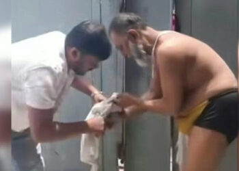 বন্দরে সাবেক উপজেলা চেয়ারম্যান মুকুলকে বিবস্ত্র ও মারধর