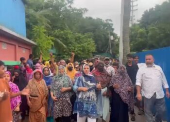 বিএনপি নেতাকর্মীদের নামে মিথ্যা মামলার প্রতিবাদে মুকুলের বিরুদ্ধে এলাকাবাসীর বিক্ষোভ