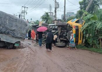 মদনপুর টু মদনগঞ্জ সড়কটি যেন মরণ ফাঁদে পরিনত !