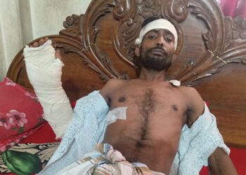 বন্দরে পাওনা টাকা চাওয়ায় সহোদরকে কুপিয়ে জখম