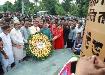 জুলাই গণঅভ্যুত্থান দিবসে শহীদের স্মরণে নারায়ণগঞ্জ মহানগর বিএনপির শ্রদ্ধাঞ্জলি