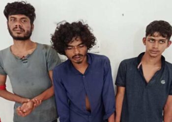 বন্দরে ৩০ লাখ টাকা ছিনতাই জনতার কর্তৃক ৩ ছিনতাইকারী আটক