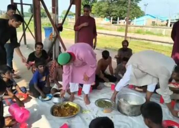 পথশিশুদের মুখে হাসি ফোটাতে এড. টিপু’র ব্যতিক্রম আয়োজন