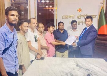 সাংবাদিক হত্যার হুমকিদাতাদের বিরুদ্ধে ব্যবস্থা নিতে ডিসি ও এসপি অফিসে স্মারক লিপি