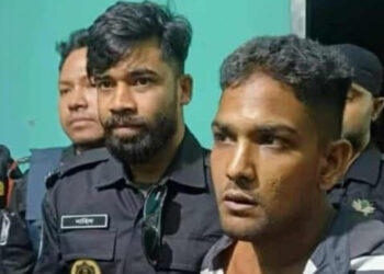 রূপগঞ্জে আগ্নেয়াস্ত্র-গুলিসহ শীর্ষ সন্ত্রাসী গুই রাকিব গ্রেফতার