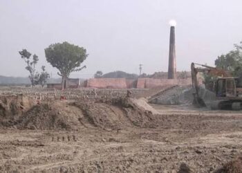 ইটভাটার কালো ধোঁয়া: কালো টাকার কাছে অসহায় জনসাধারণ…. 