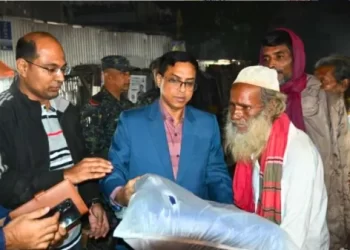 নগরীতে অসহায়দের মাঝে ডিসি’র কম্বল বিতরণ