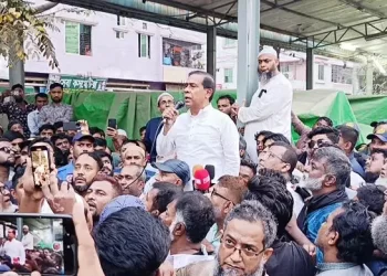 সরে দাঁড়ানোর ঘোষণা দিয়ে ফের ভোটের মাঠে মডেল মাসুদ