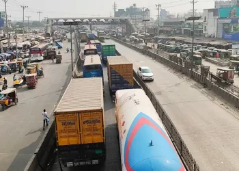 ঢাকা-চট্টগ্রাম মহাসড়কের সোনারগাঁয়ে দীর্ঘ যানজট